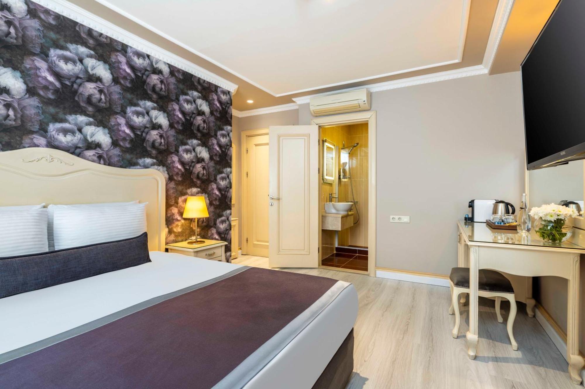 Raymond Old Otel