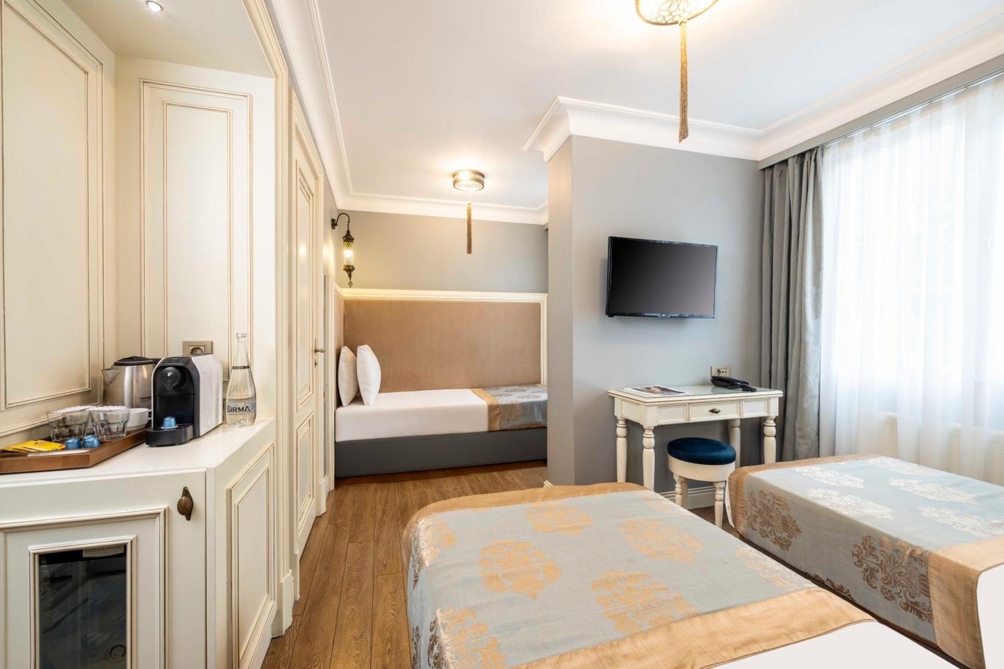 Otel Raymond Old 4*