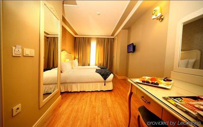 Raymond Old Otel